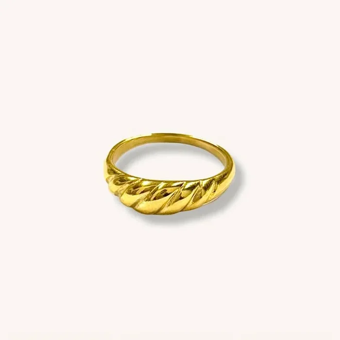 Croissant Ring Gold