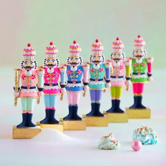 Glitterville – Rainbow Colonel Cupcake