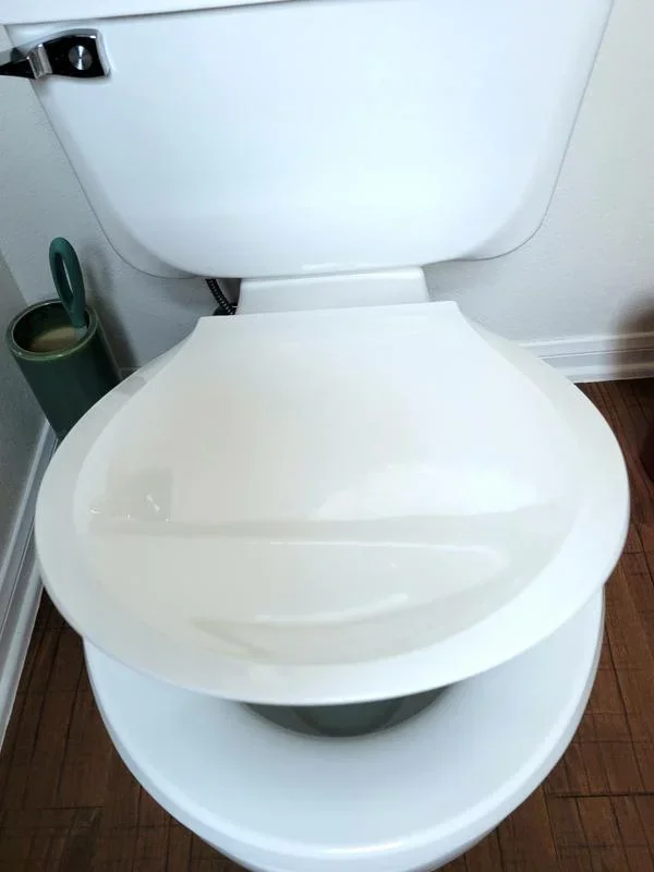 KOHLER Quiet Close Grip-Tight Cachet White Elongated Slow-Close Toilet Seat