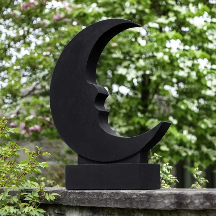 Luna Statue