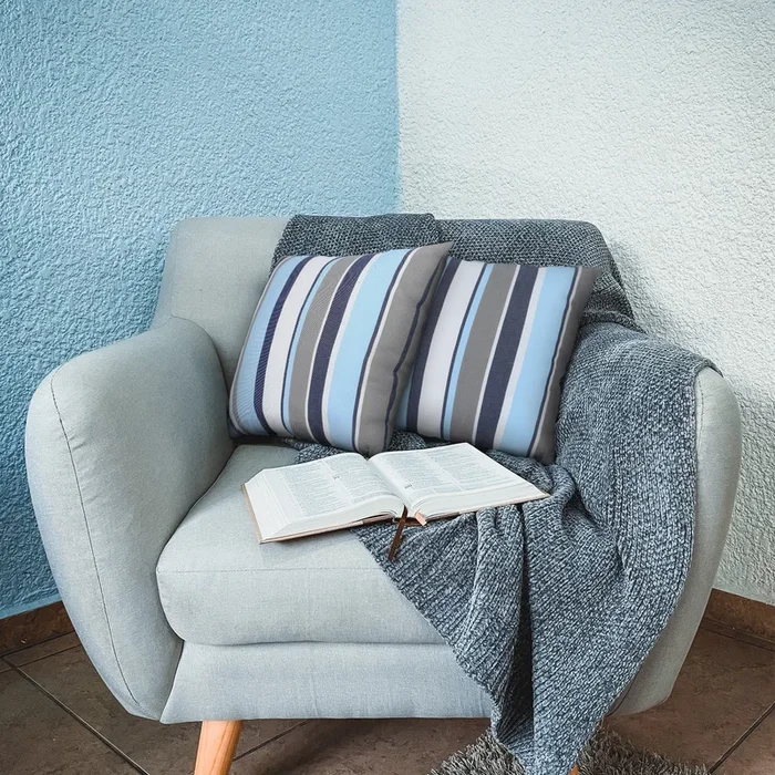 Pack Of 2 Outdoor Pillow With Inserts, 18″ x 18″ – Blue Strip