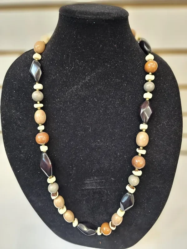 Tagua Necklace – LC285-ONC Blacks / Browns / Greys/ Creams