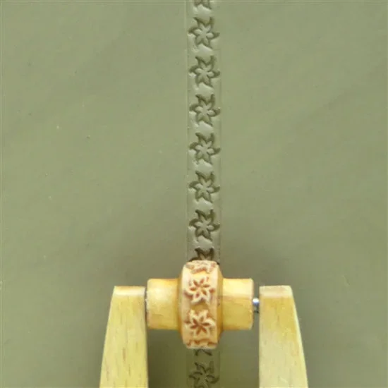 Wooden Mini Roller – Six Petaled Flower 5mm
